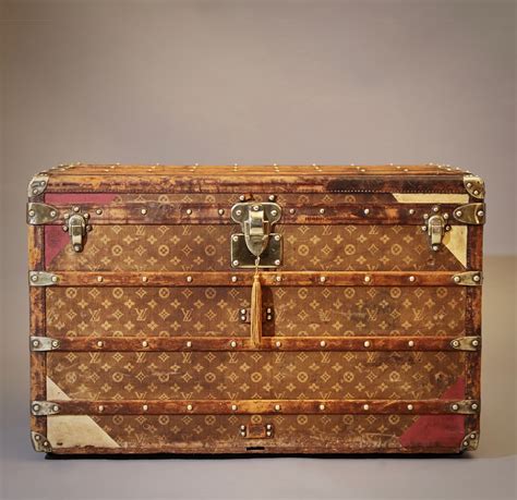 waarom kopen mensen een trunk van louis vuitton|louis vuitton hard suitcase.